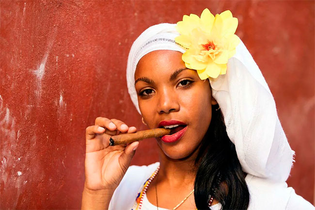 The-magic-of-women-and-cigars-13.jpg The-magic-of-women-and-cigars-13.jpg