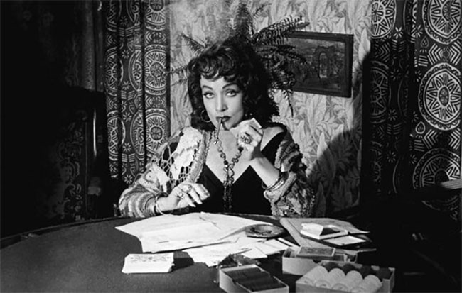 The-magic-of-women-and-cigars-8.jpg The-magic-of-women-and-cigars-8.jpg