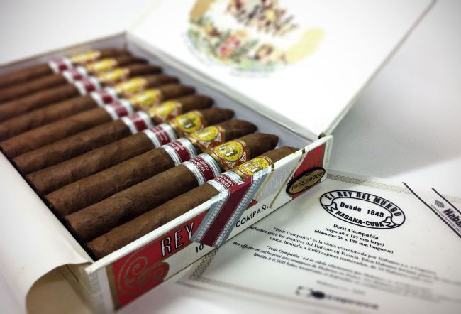 El Rey del Mundo Petit Compañia Edición Regional Francia.jpg