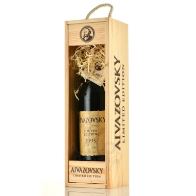 Коньяк Aivazovsky Limited Edition 1993 (gift box) 1993 0.7 л