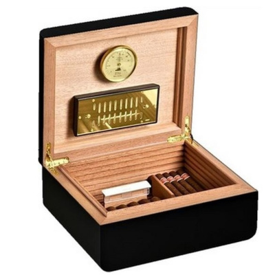 Хьюмидор Аdorini "Carrara M black - Deluxe", на 75 сигар,черный-матовый ,