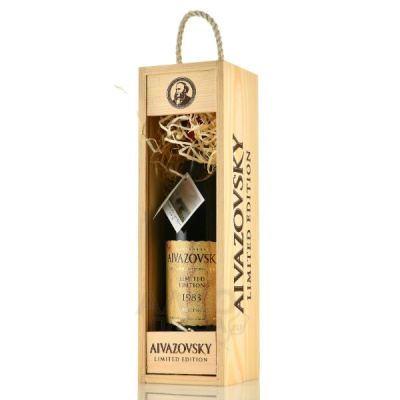 Коньяк Aivazovsky Limited Edition 1983 (gift box) 1983 0.7 л